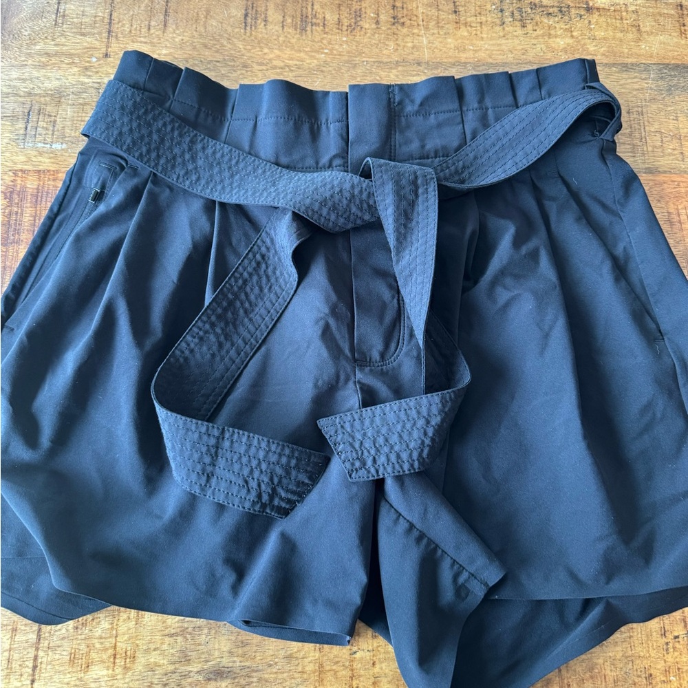 Athleta Women's High Waist sklyline Black Shorts